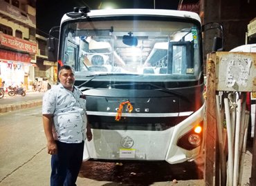 best travel agency in barsana, cab service in mathura , best travel agency in vrindavan , tours operator , car hire services in mathura ,tour package in vrindavan , travel agency in mathura